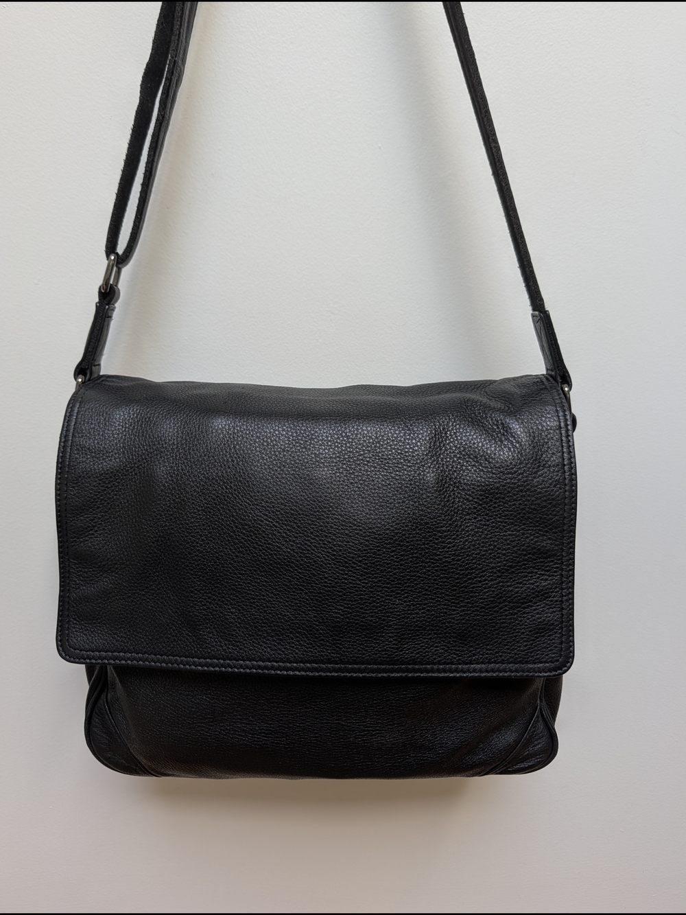 Danier Genuine Leather Black Messenger Laptop Bag Briefcase